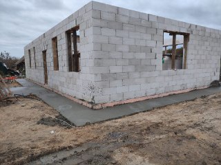 Строительство одноэтажного дома из газобетона на плитном фундаменте в Воронеже. Блок D300, 300 мм
